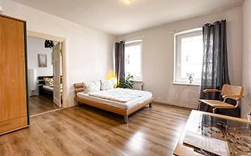 Zentrale Ferienwohnung mit Gartennutzung